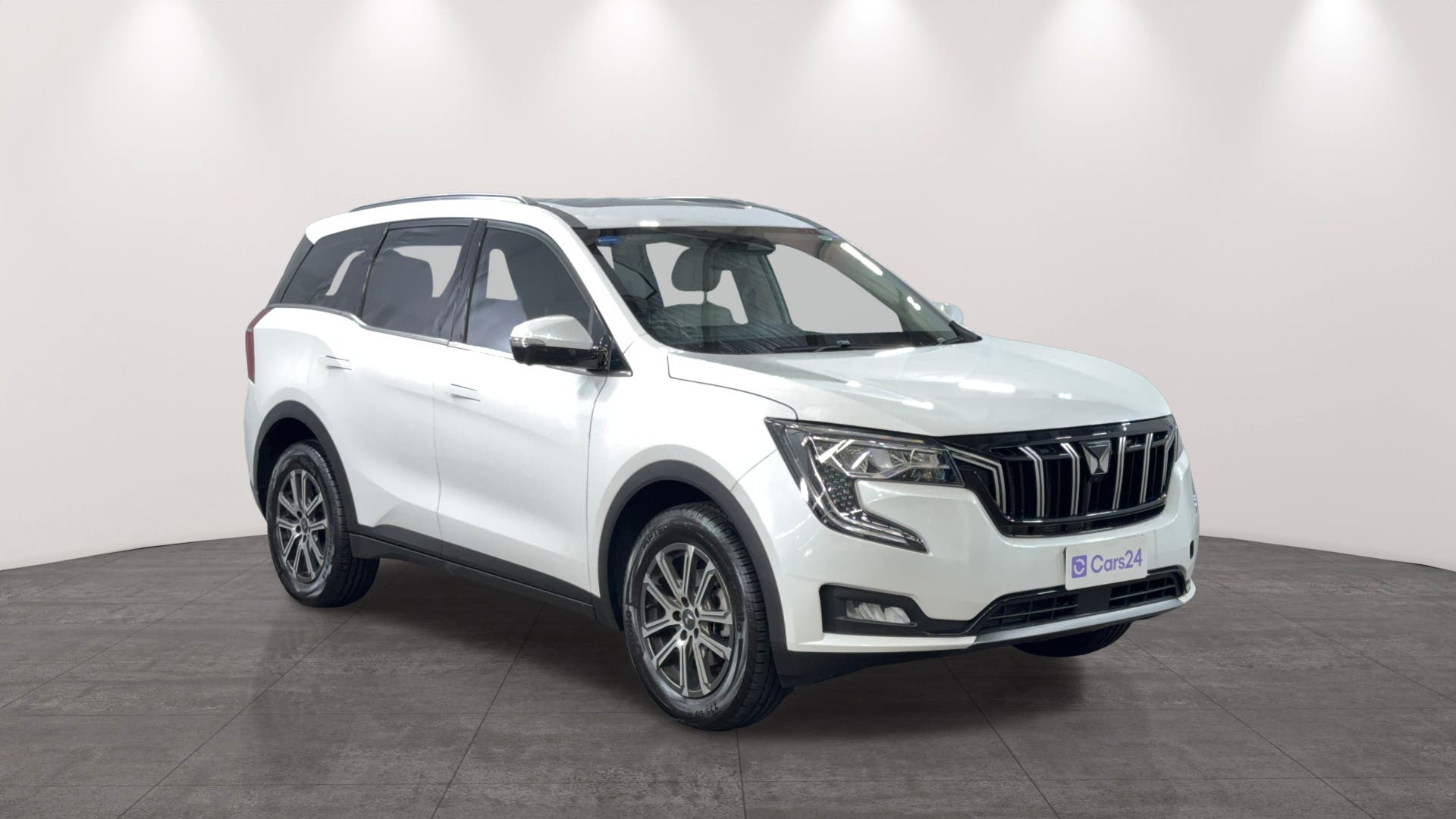 Mahindra Xuv700 image