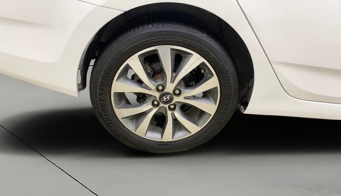 2014 Hyundai Verna FLUIDIC 1.6 CRDI SX OPT AT, Diesel, Automatic, 90,385 km, Right Rear Wheel