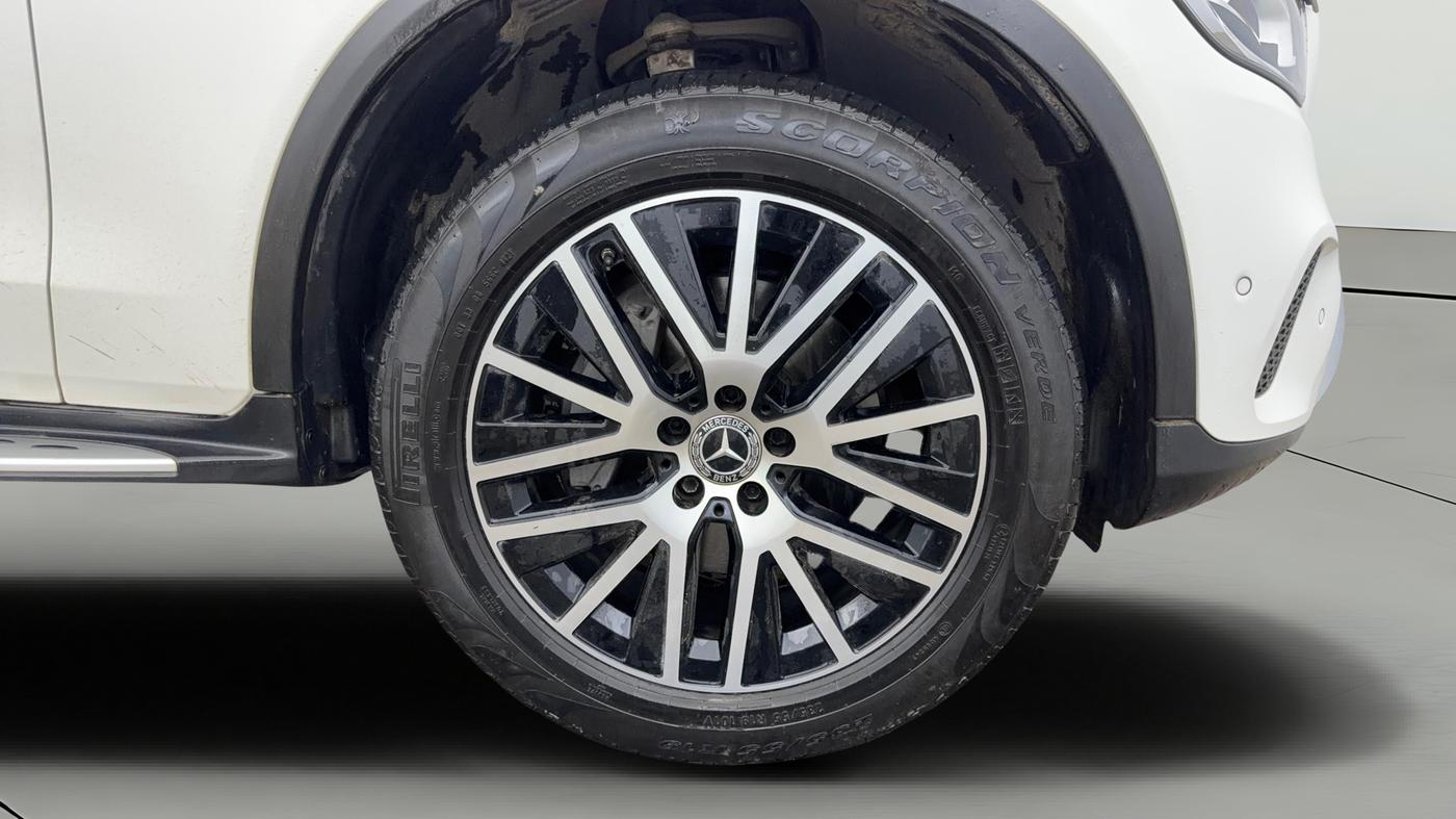 2022 Mercedes Benz GLC CLASS 200 Progressive, Petrol, Automatic, 17,116 km, Right Front Wheel