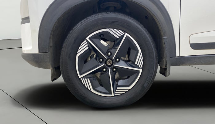 2023 Tata NEXON FEARLESS + SUNROOF DCA DUAL TONE 1.2 PETROL, Petrol, Automatic, 36,407 km, Left Front Wheel