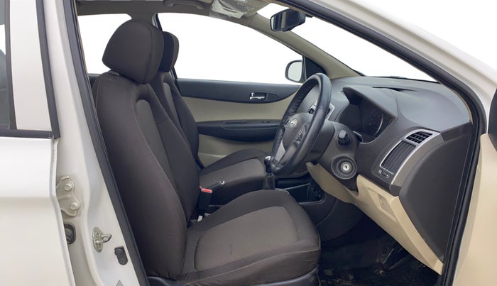 2013 Hyundai i20 SPORTZ 1.2, Petrol, Manual, 46,733 km, Right Side Front Door Cabin