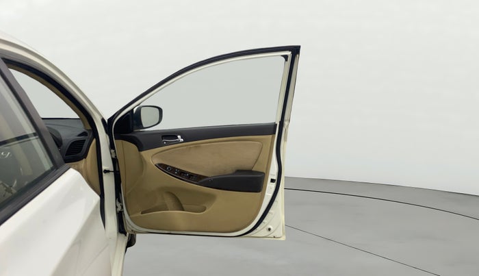 2013 Hyundai Verna FLUIDIC 1.6 VTVT EX, Petrol, Manual, 89,519 km, RHS Front Door