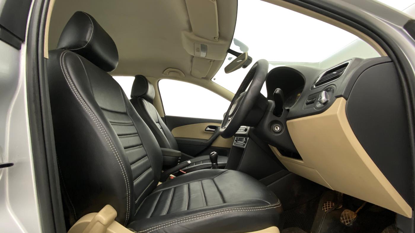 2016 Volkswagen Ameo HIGHLINE1.2L, Petrol, Manual, 80,568 km, Right Side Front Door Cabin