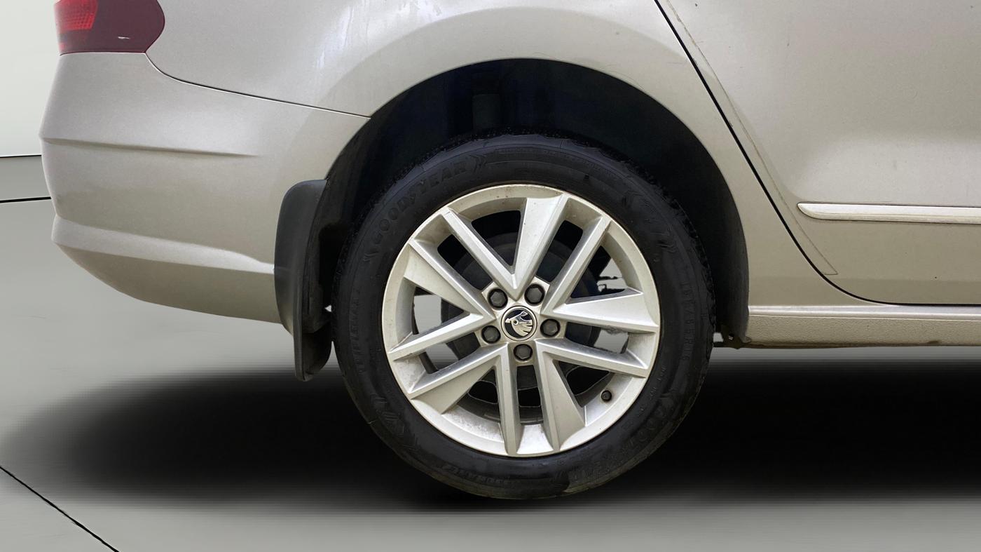 2019 Skoda Rapid STYLE 1.6 MPI, Petrol, Manual, 50,669 km, Right Rear Wheel