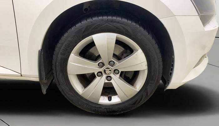 2018 Skoda Superb STYLE 1.8 TSI AT, Petrol, Automatic, 65,647 km, Right Front Wheel