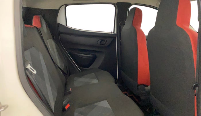 2022 Renault Kwid RXT 1.0 AMT, Petrol, Automatic, 36,147 km, Right Side Rear Door Cabin