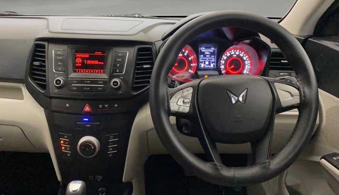2022 Mahindra XUV300 W6 1.2 PETROL AMT, Petrol, Automatic, 35,398 km, Steering Wheel Close Up
