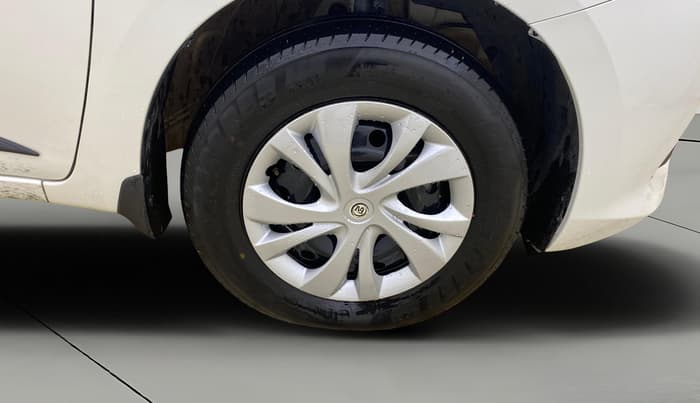 2025 Maruti Swift VXi, Petrol, Manual, 35,490 km, Right Front Wheel