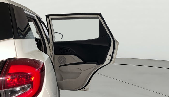 2020 Mahindra XUV300 W4 1.2 PETROL, Petrol, Manual, 76,769 km, RHS Rear Door