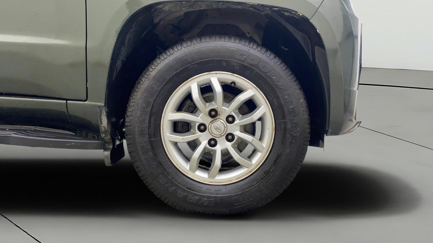 2017 Mahindra TUV300 T8, Diesel, Manual, 73,350 km, Right Front Wheel