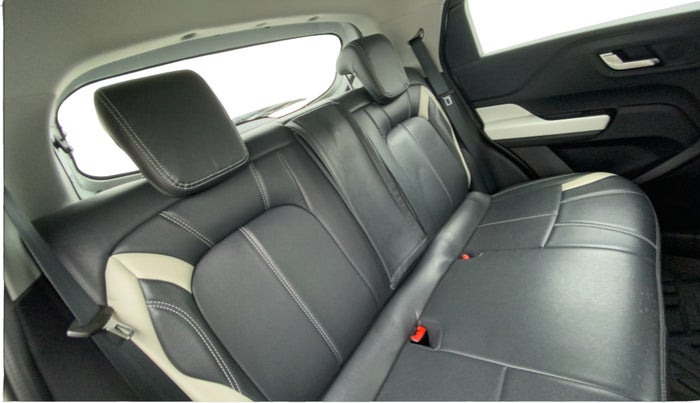 2022 Tata PUNCH CREATIVE AMT 1.2 RTN DUAL TONE, Petrol, Automatic, 10,270 km, Right Side Rear Door Cabin