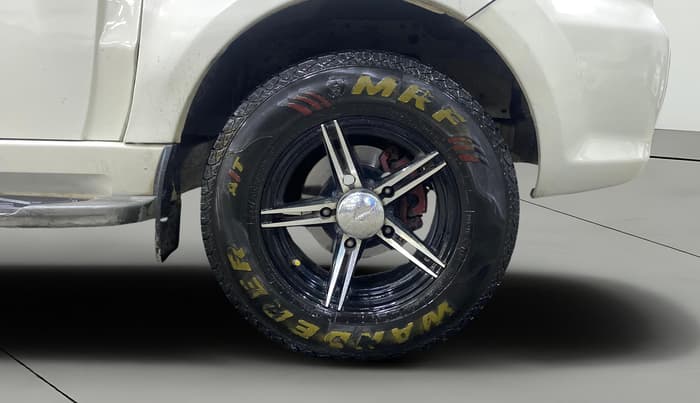 2015 Tata Safari Storme 2.2 EX 4X2, Diesel, Manual, 78,427 km, Right Front Wheel