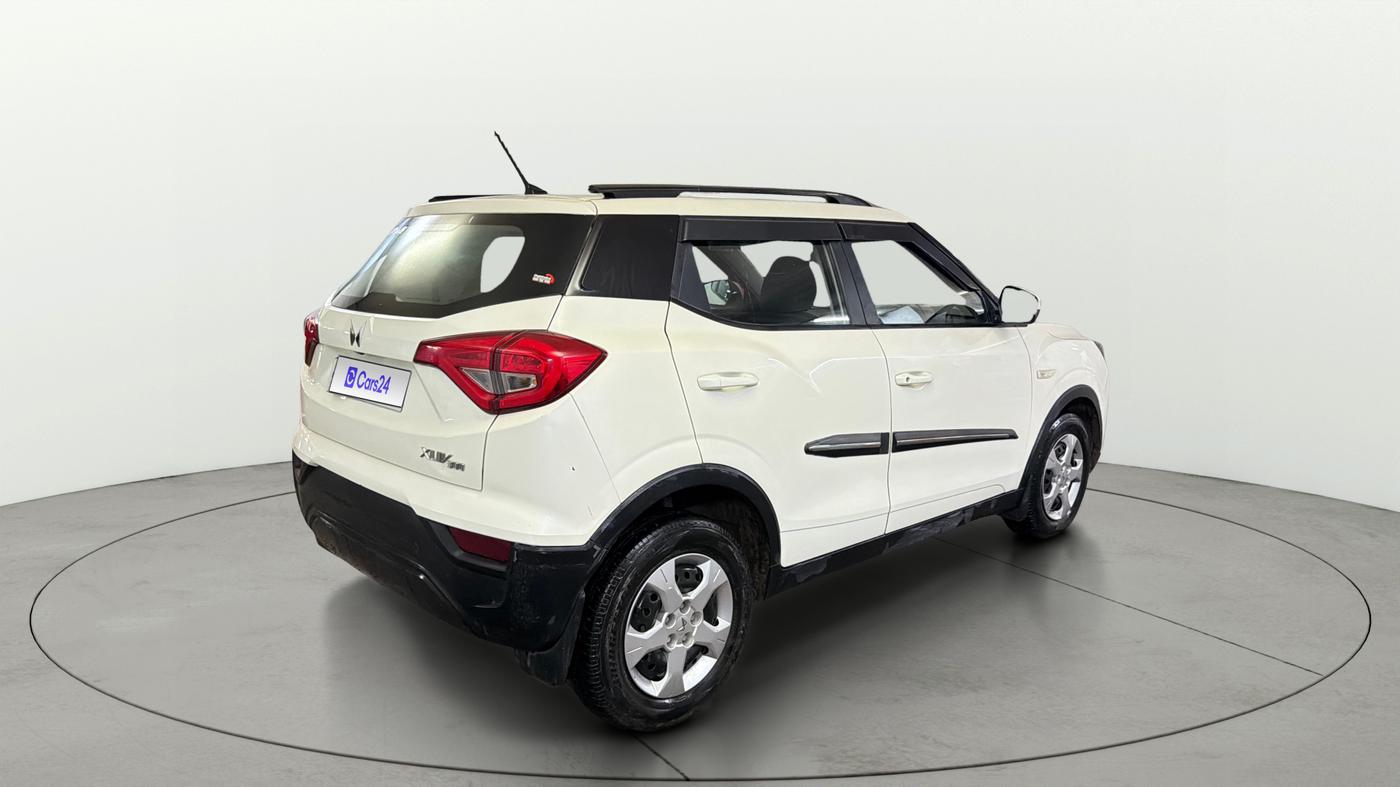 2023 Mahindra XUV300 W6 1.2 PETROL, Petrol, Manual, 31,244 km, Right Back Diagonal