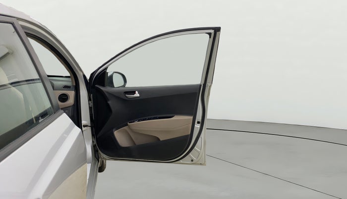 2015 Hyundai Xcent SX AT 1.2 (O), Petrol, Automatic, 24,625 km, RHS Front Door