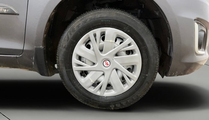 2017 Maruti Swift LXI (O), Petrol, Manual, 89,681 km, Right Front Wheel