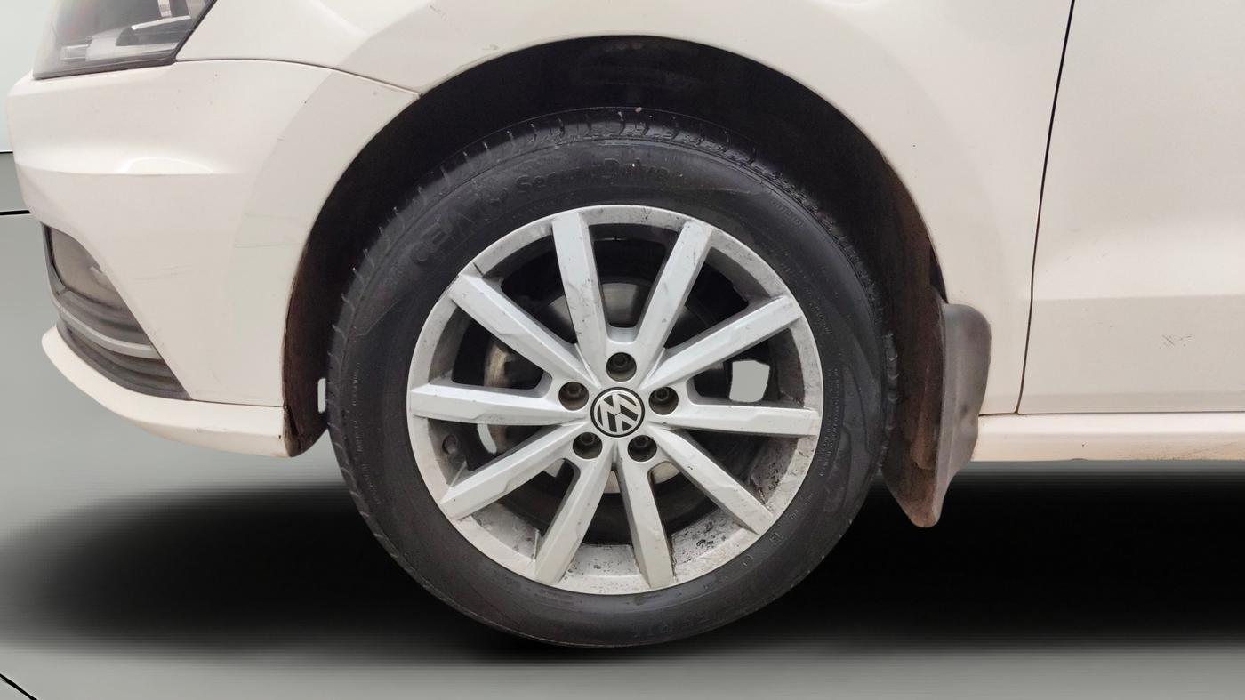 2017 Volkswagen Ameo HIGHLINE1.2L PLUS 16 ALLOY, Petrol, Manual, 95,740 km, Left Front Wheel