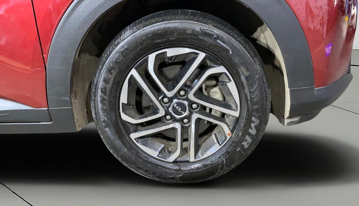 2023 KIA CARENS PRESTIGE PLUS 1.5 PETROL IMT 7 STR, Petrol, Manual, 5,561 km, Right Front Wheel