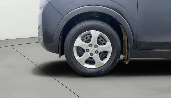 2022 Mahindra XUV300 W6 1.2 PETROL, Petrol, Manual, 26,436 km, Left Front Wheel