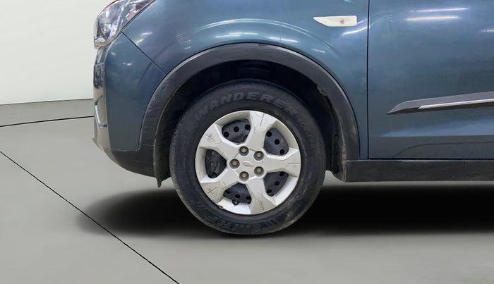 2022 Mahindra XUV300 W6 1.2 PETROL, Petrol, Manual, 39,602 km, Left Front Wheel
