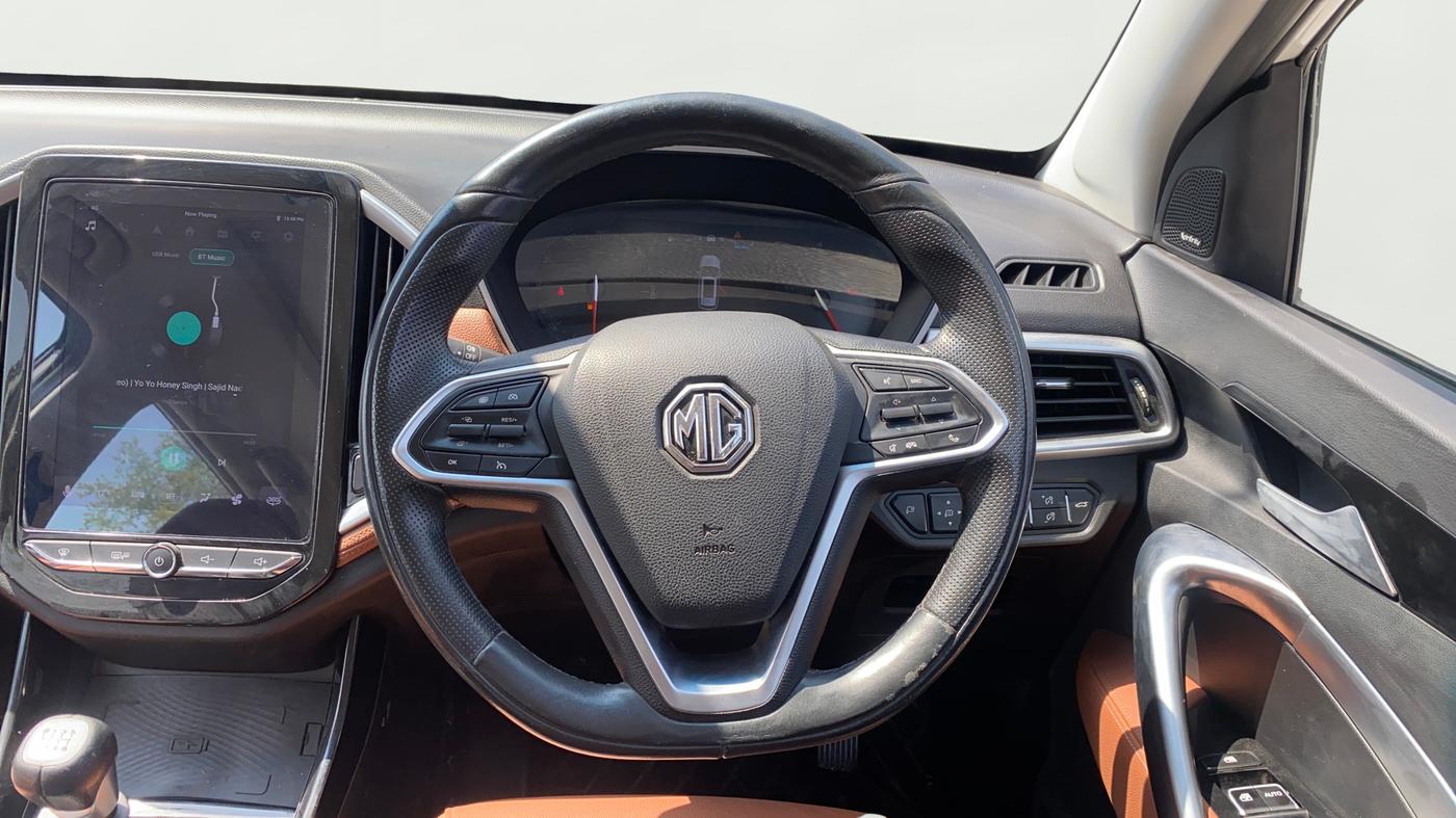 2021 MG HECTOR PLUS SHARP 2.0 DIESEL TURBO MT 6-STR, Diesel, Manual, 1,31,080 km, Steering Wheel Close Up