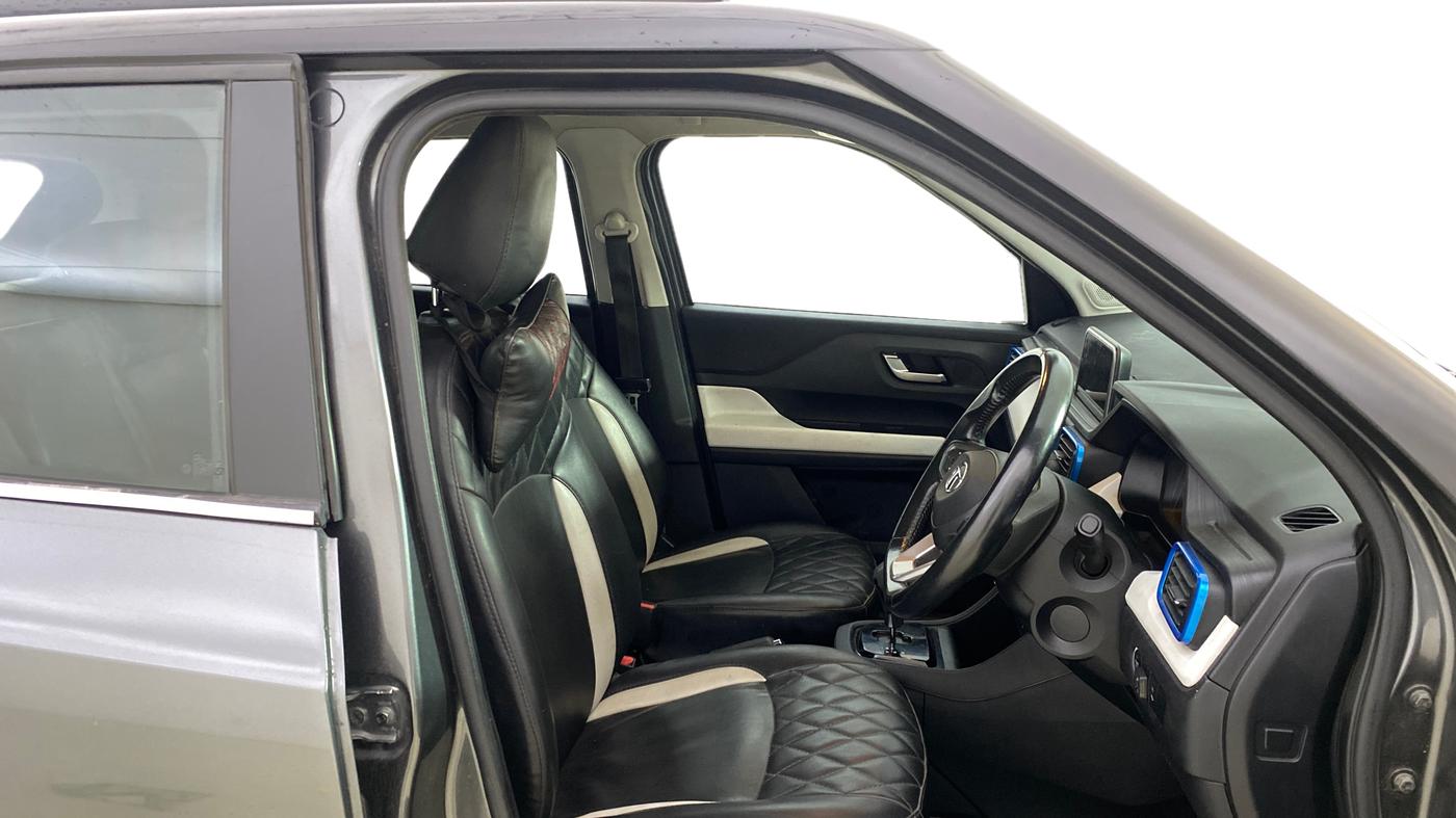 2022 Tata PUNCH CREATIVE  AMT, CNG, Automatic, 72,499 km, Right Side Front Door Cabin