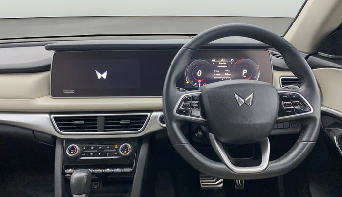 2023 Mahindra XUV700 AX 7 LUXURY P AT 7 STR, Petrol, Automatic, 60,165 km, Steering Wheel Close Up