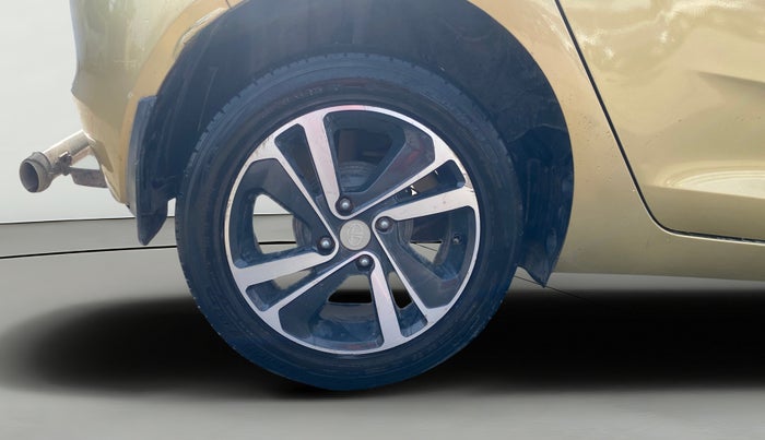 2020 Tata ALTROZ XZ PETROL, Petrol, Manual, 78,334 km, Right Rear Wheel