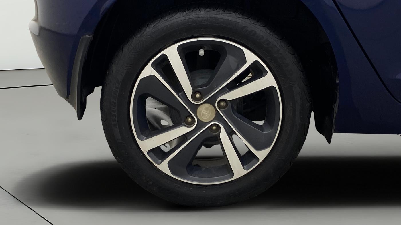 2022 Tata ALTROZ XZA, Petrol, Automatic, 28,812 km, Right Rear Wheel
