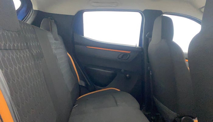 2017 Renault Kwid CLIMBER 1.0 AMT, Petrol, Automatic, 49,297 km, Right Side Rear Door Cabin