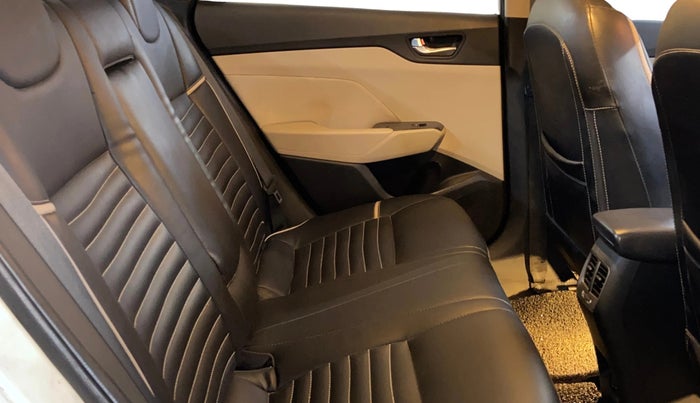 2018 Hyundai Verna 1.6 CRDI SX, Diesel, Manual, 1,20,918 km, Right Side Rear Door Cabin