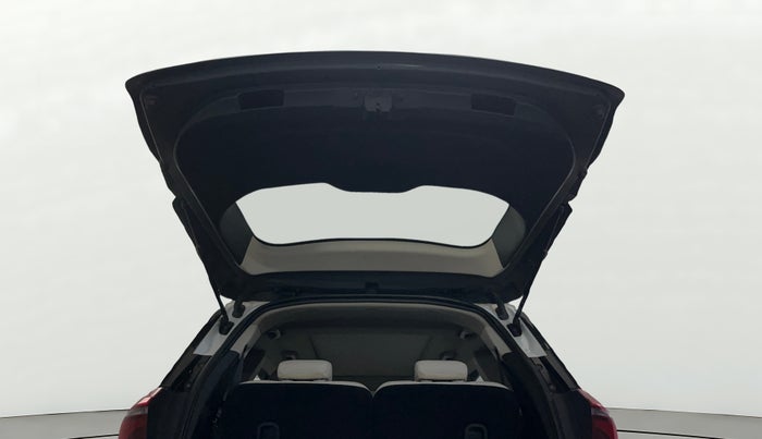 2022 Mahindra XUV700 AX 7 LUXURY D MT 7 STR, Diesel, Manual, 48,333 km, Boot Door Open