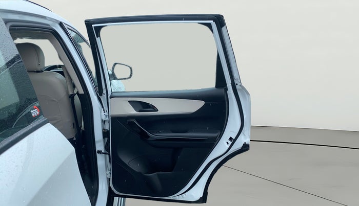 2022 Mahindra XUV700 AX 5 D AT 5 STR, Diesel, Automatic, 31,102 km, RHS Rear Door