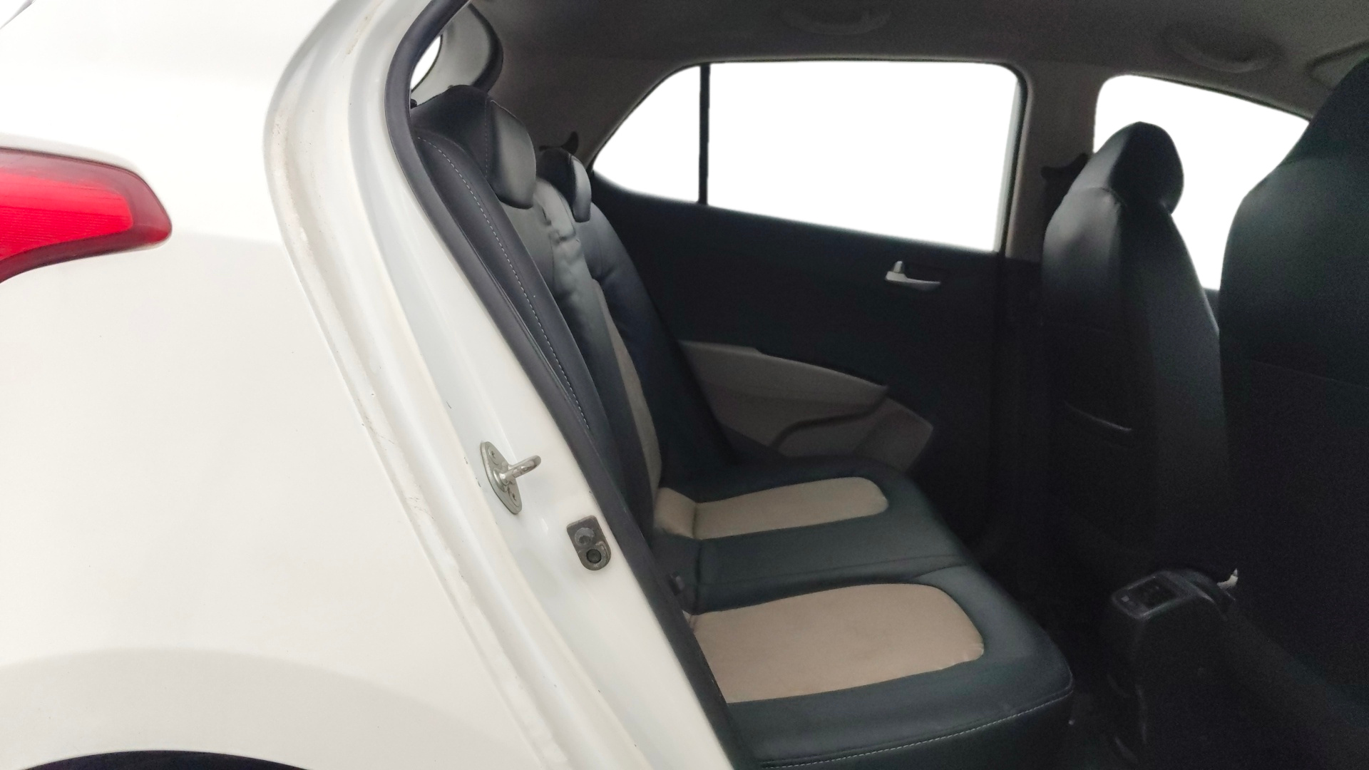 camera-Right-Side-Rear-Door-Cabin