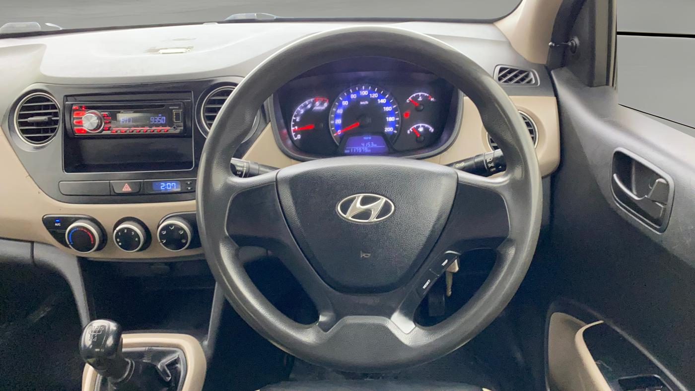 2015 Hyundai Xcent BASE 1.1, Diesel, Manual, 1,18,069 km, Steering Wheel Close Up