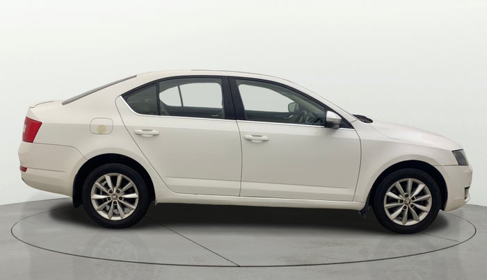 2015 Skoda Octavia STYLE PLUS AT 1.8 TSI, Petrol, Automatic, 1,08,777 km, Right Side View