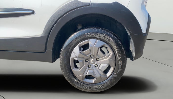 2024 Mahindra XUV 3XO MX3 Pro 1.2 L TCMPFi, Petrol, Manual, 15,478 km, Left Rear Wheel