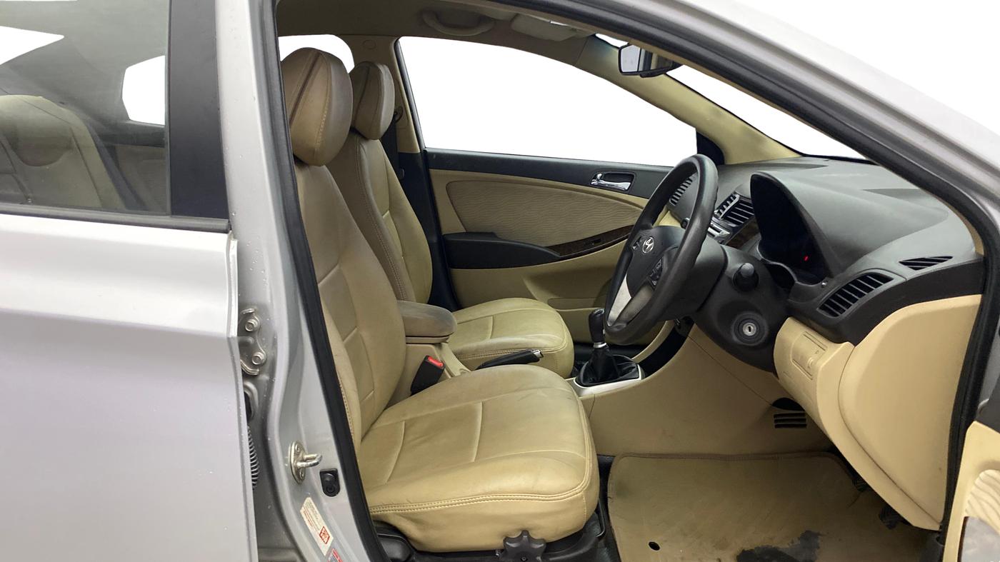 2013 Hyundai Verna FLUIDIC 1.6 CRDI EX, Diesel, Manual, 1,34,450 km, Right Side Front Door Cabin