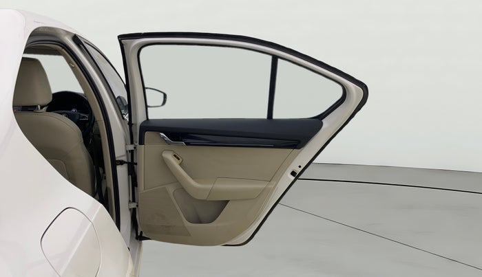 2019 Skoda Octavia L&K 1.8 TSI AT, Petrol, Automatic, 1,39,105 km, RHS Rear Door