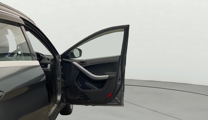 2022 Tata NEXON XM SUNROOF PETROL, Petrol, Manual, 67,389 km, RHS Front Door