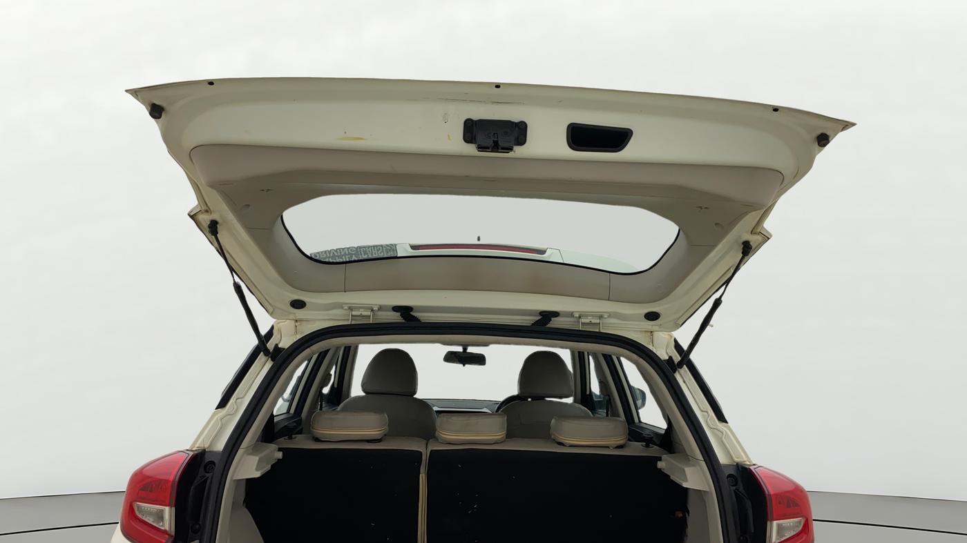2020 Mahindra XUV300 W6 1.2 PETROL, Petrol, Manual, 99,774 km, Boot Door Open