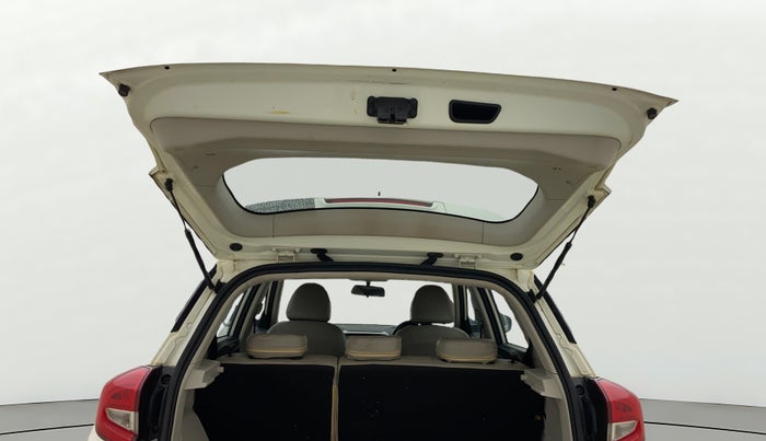 2020 Mahindra XUV300 W6 1.2 PETROL, Petrol, Manual, 99,728 km, Boot Door Open