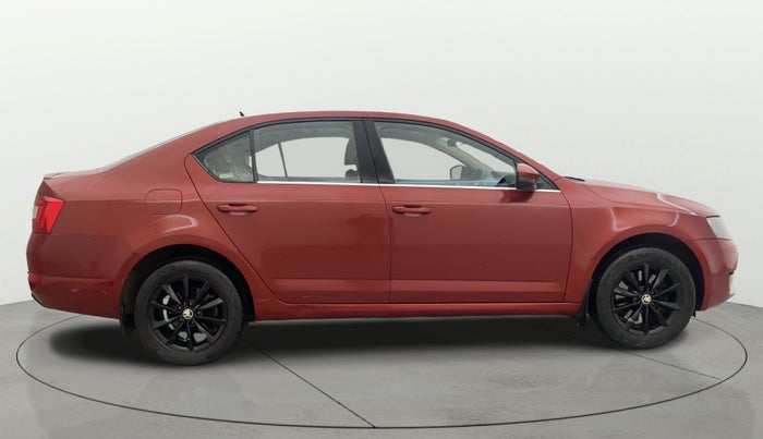 2017 Skoda Octavia STYLE PLUS AT 1.8 TSI, Petrol, Automatic, 1,14,712 km, Right Side View