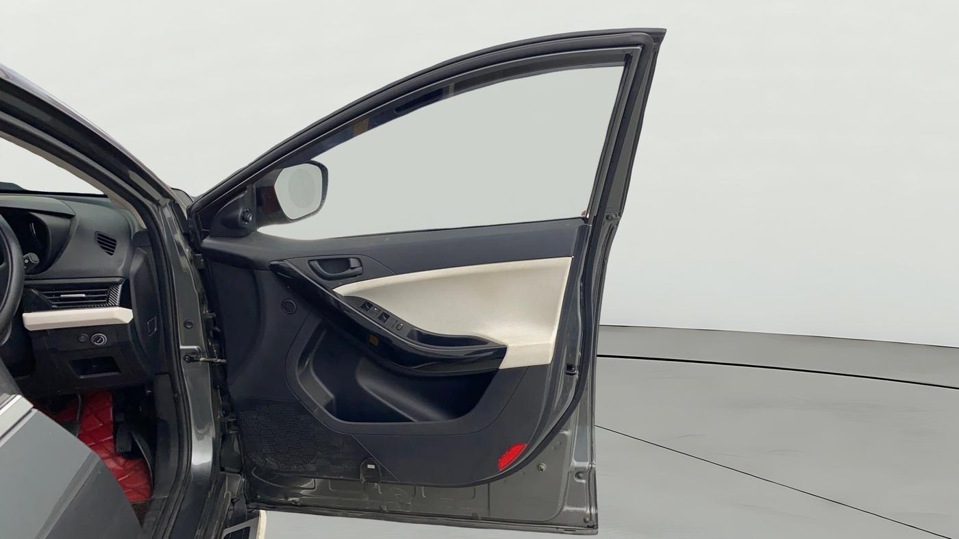 2025 Tata Curvv Creative 1.2 Petrol 7DCA, CNG, Automatic, 19,620 km, RHS Front Door
