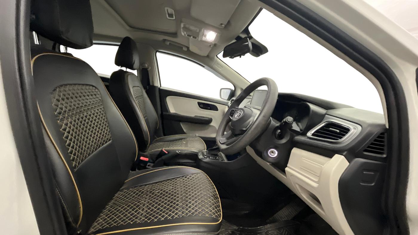 2023 Tata ALTROZ XMA Plus (S) DCT, Petrol, Automatic, 25,446 km, Right Side Front Door Cabin