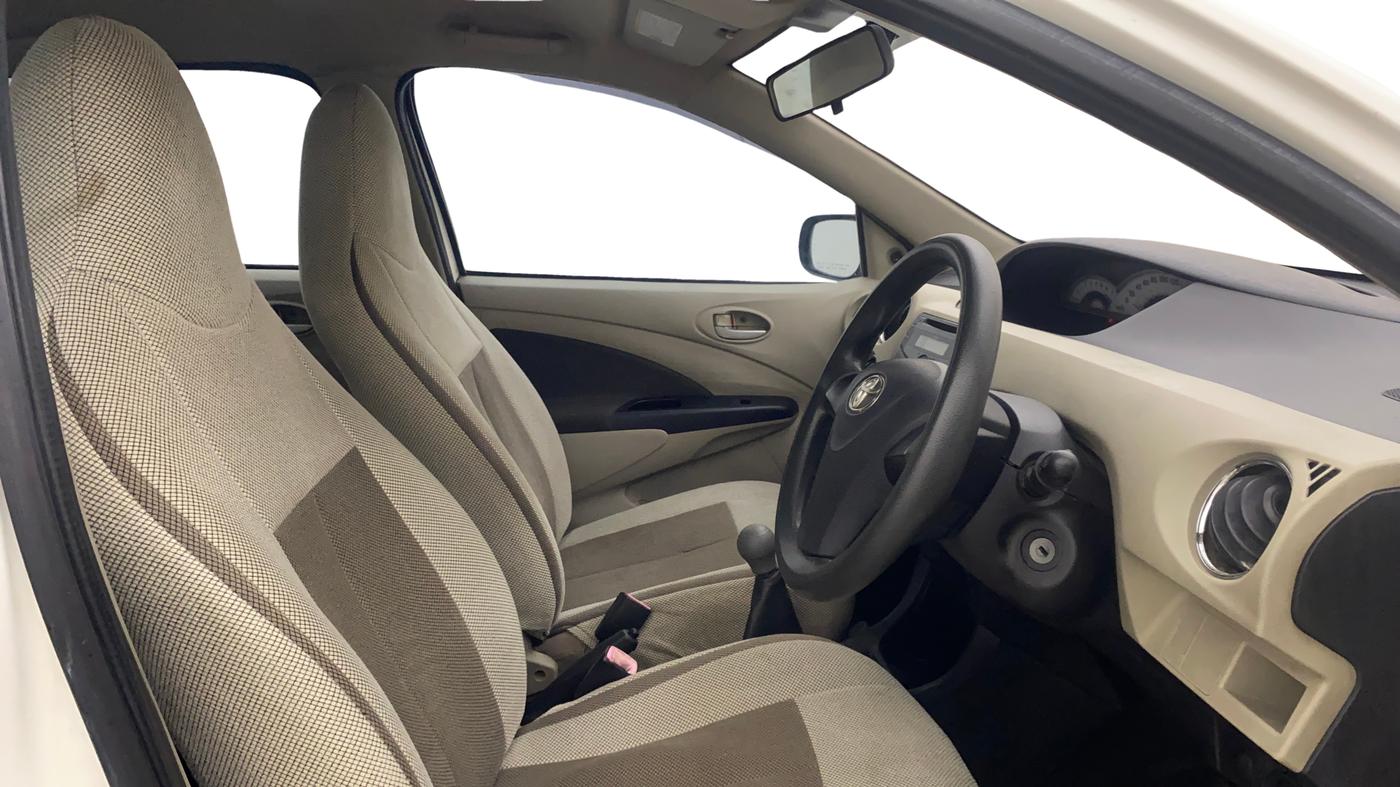 2013 Toyota Etios Liva V, Petrol, Manual, 98,845 km, Right Side Front Door Cabin