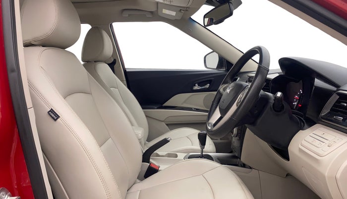 2022 Mahindra XUV300 W8 (O) 1.5 DIESEL AMT, Diesel, Automatic, 32,332 km, Right Side Front Door Cabin