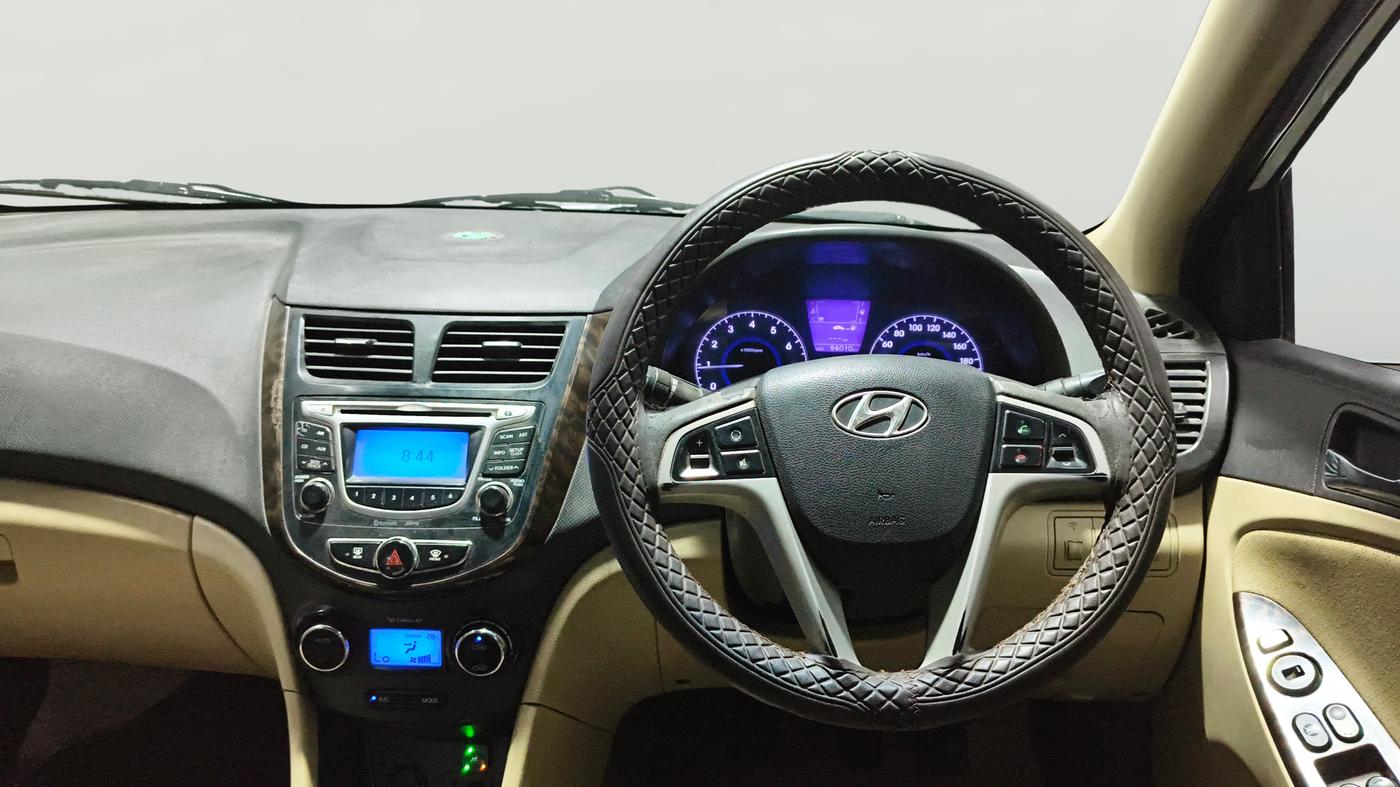 2013 Hyundai Verna FLUIDIC 1.6 VTVT SX, CNG, Manual, 93,983 km, Steering Wheel Close Up