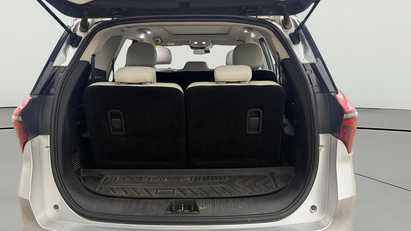 2022 Mahindra XUV700 AX 7 P AT 7 STR, Petrol, Automatic, 56,055 km, Boot Open Zoomed View