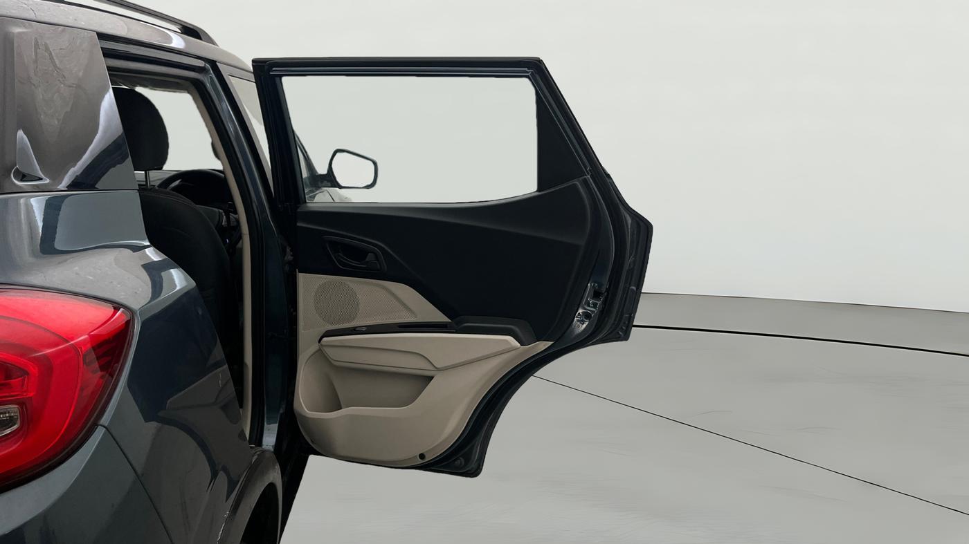 2021 Mahindra XUV300 W6 1.2 PETROL, Petrol, Manual, 54,459 km, RHS Rear Door