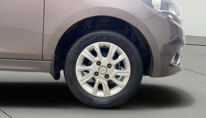2017 Tata Tiago XZ PETROL, Petrol, Manual, 90,054 km, Right Front Wheel
